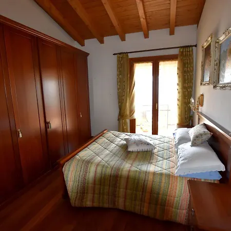 Charming Apartment In Zone With Balcony *