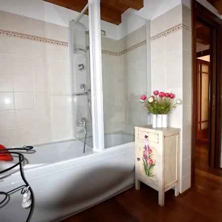 Charming Apartment In Zone With Balcony *