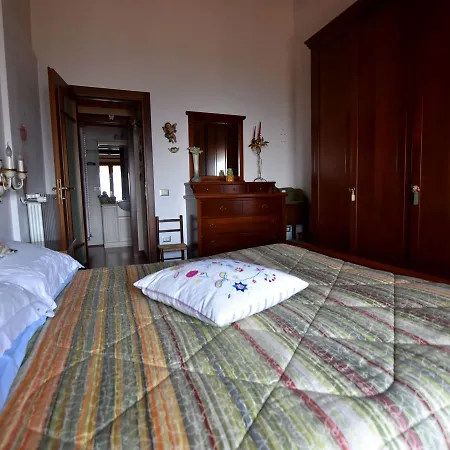 Charming Apartment In Zone With Balcony *